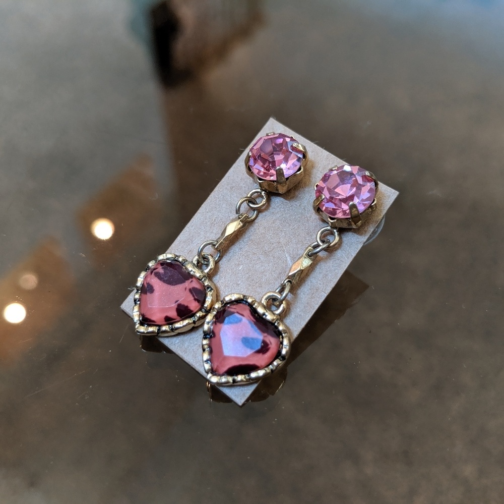 Pink leopard earrings (without original backs). 🌟